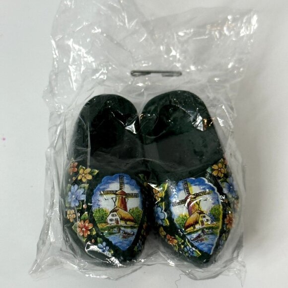 Small Painted Wooden Clogs Windmill Thatched Roof Cottage Magnet - Picture 1 of 5